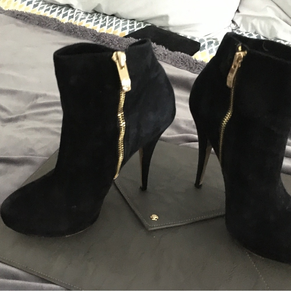 Vince Camuto short boots